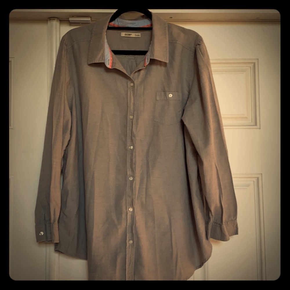Gray long sleeve blouse.